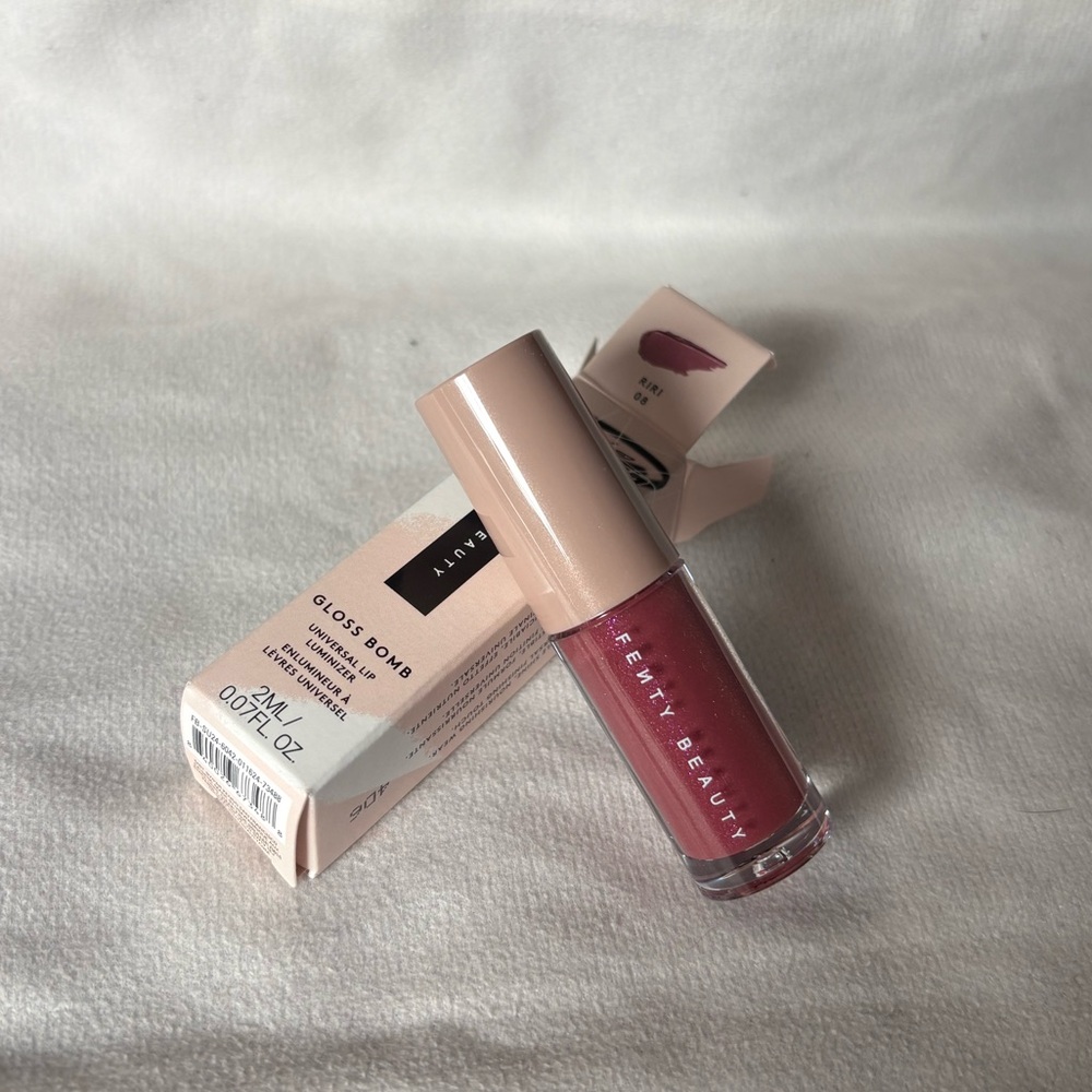 💄4/$25 fenty gloss mini in riri